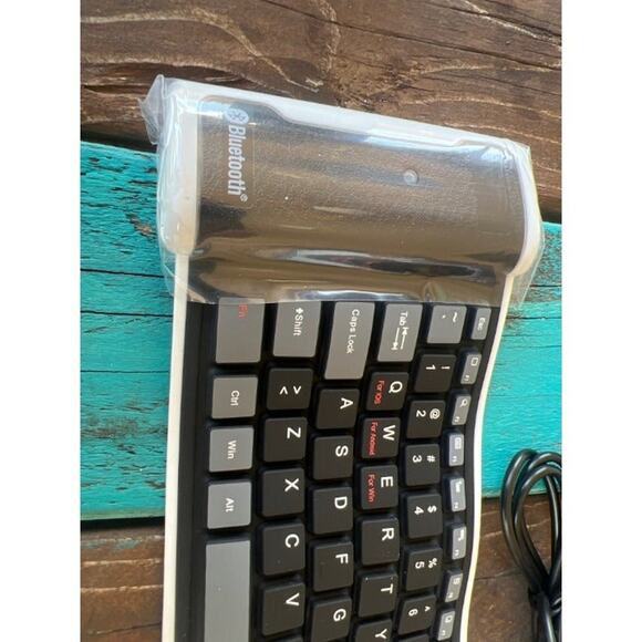 New In Box Smart Tech Portable Bluetooth Wireless Mini Key Board - Picture 4 of 6